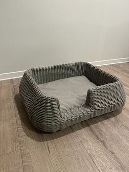 Kvalitní pelíšek pro menšího psa nebo kočku.