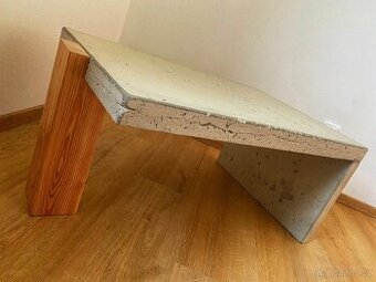 Betonový konferenční stolek