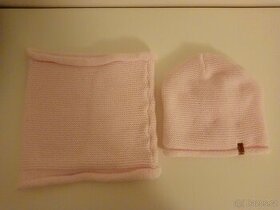 Nenošený pletený set: nákrčník + čepice