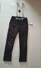 Černé zateplené kalhoty s kšandami, vel. 128 - nové
