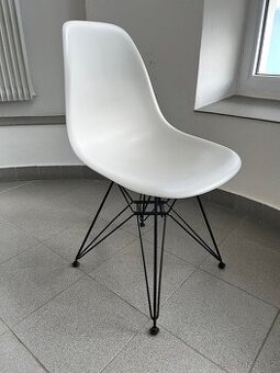 4 designové jídelní židle Vitra DSR