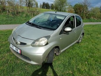 Aygo. 1.0 i Clima, 5x dveře, alu kola, EXPORT
