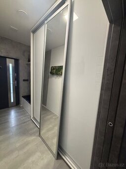 Posuvné dveře- 1x zrcadlo a 2x mléčné sklo