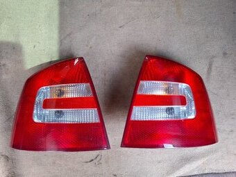 ŠKODA OCTAVIA II. LIFTBACK -- ZADNÍ LAMPY