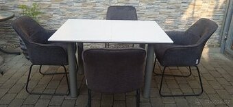 Jídelní bílý stůl+4 ks moderní šedé židle