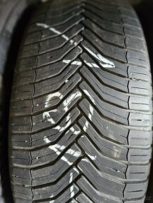 Celoroční pneu 215/55R18 Michelin