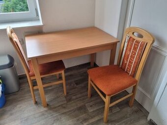 Rohová lavice, stůl a dvě židle