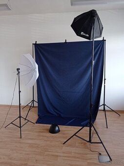 Fotokoutek - stativy na světla i pozadí, 2 světla a žárovky
