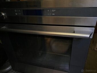 Vestavná trouba Electrolux