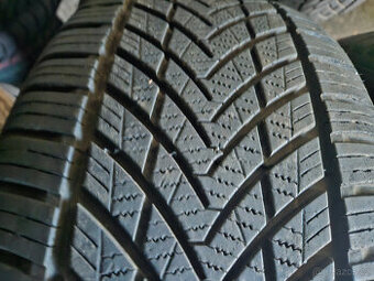 235/55R17 103 W XL Tracmax