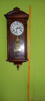 Nástěnné kyvadlové hodiny