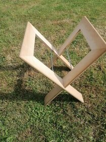 DŘEVĚNÝ STOJAN NA ČASOPISY