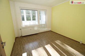 Krásný slunný byt 4+1 v prvním patře panelového domu s výtah