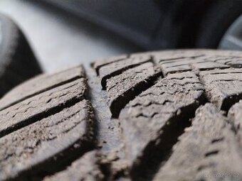 2ks pneu zimní Hankook 235/65 R17