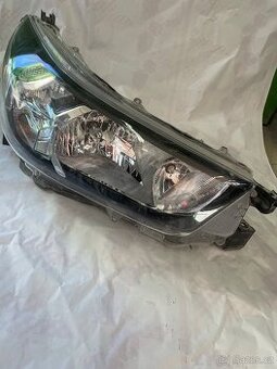 Pravé přední světlo Toyota Hylux