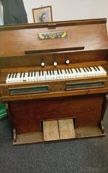 Starodávné harmonium Pajker