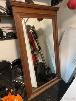 Starší zrcadlo z masivu