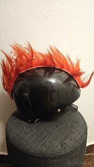 Lyžařská helma značky Wedze