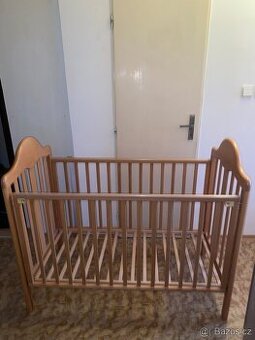 Dřevěná dětská postýlka