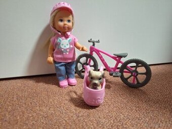 Panenka na kole s pejskem