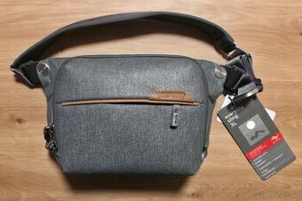 Peak Design Everyday Sling 3L v2 (šedá barva)