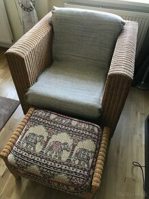 Ratanove kreslo s taburetem