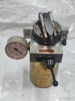 Ruční pumpa hydraulická - lis apod.