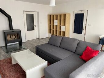 Pronájem prostorného bytu s terasou a zahradou – Žebrák