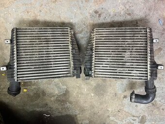 VW Touareg 7p rv 2011 interkolery, mřižka narazniku atd