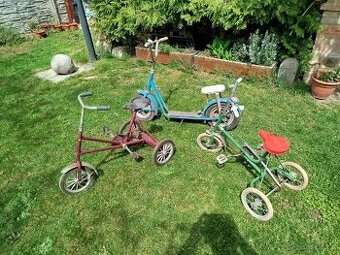 Historické kolo koloběžka trojkolka retro
