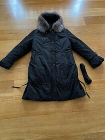 Dámský černý zimní kabát s kapucí - 1
