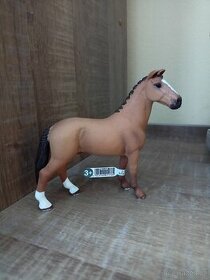 Schleich koně - hannoverský kůň
