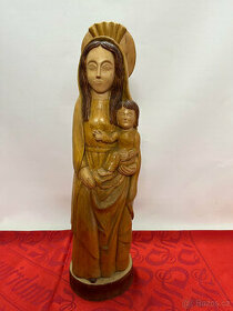 Stará dřevěná náboženská socha Panna Marie