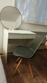 Kosmetický stolek vč. zrcadla a židle