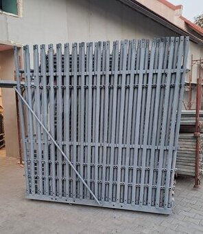Rámové fasádní lešení 118,8m2.