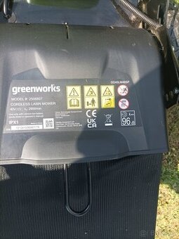 Nová aku sekačka Greenworks s pojezdem