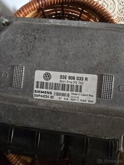 Jednotka motoru 03E 906 033 R