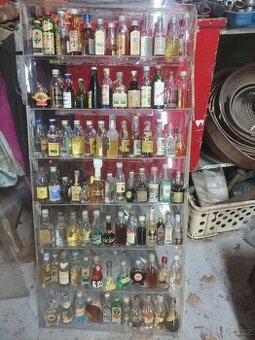 Miniaturní lahvičky s alkoholem