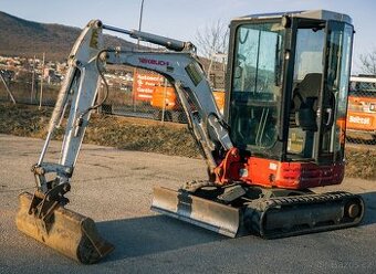 Bagr Takeuchi TB23 + vrták + kladivo + 4 lyžice.