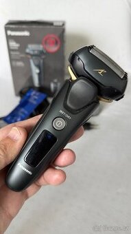 Panasonic ES-LV97 holicí strojek s čisticí a nabíjecí stanic