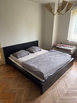 Manželská postel 180x200 cm