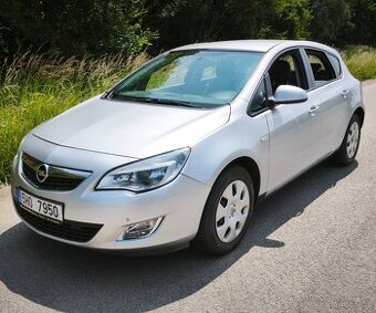 OPEL ASTRA 1.6 BENZÍN, ROK 2010, NAJETO 118.700 KM