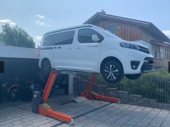 zvedák na auto 2.000kg