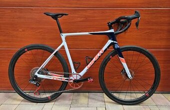 Giant TCX Advanced Pro 2 GRX Di2 – špičkově upravený gravel/