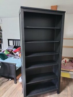 IKEA knihovna Hemnes