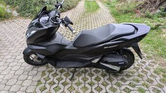 Prodám Honda PCX 125, 3600 km, 08.2022, 1.majitel