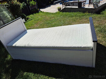 jednolůžková postel s úložným prostorem