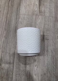 Bílý keramický květináč