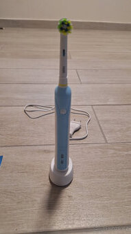 Elektrický zubní kartáček Braun