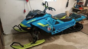 Sněžný skútr ski doo 850